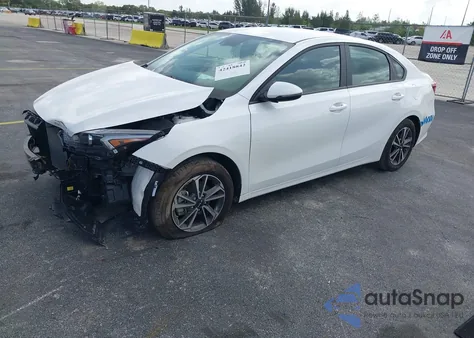 2024 Kia Forte Lxs z USA, uszkodzony, nr VIN 3KPF24AD1RE758768